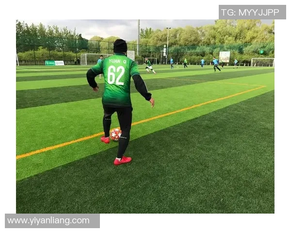 灿烈与足球明星们的精彩合影展现运动魅力与友谊的完美结合